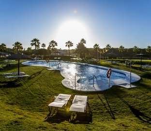 Piscina  Vincci Costa Golf 4* Cádiz