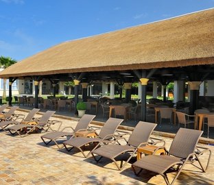 Terraza solarium  Vincci Costa Golf Chiclana